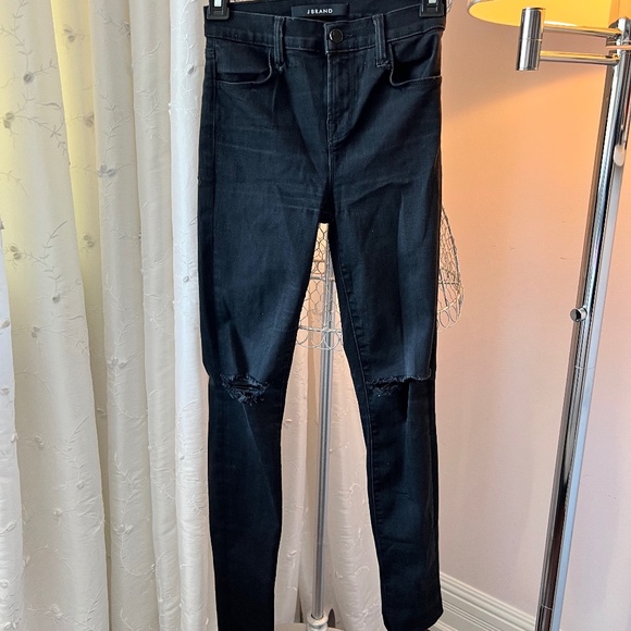 J Brand Black Skinny Jeans with ripped knees - Picture 1 of 5